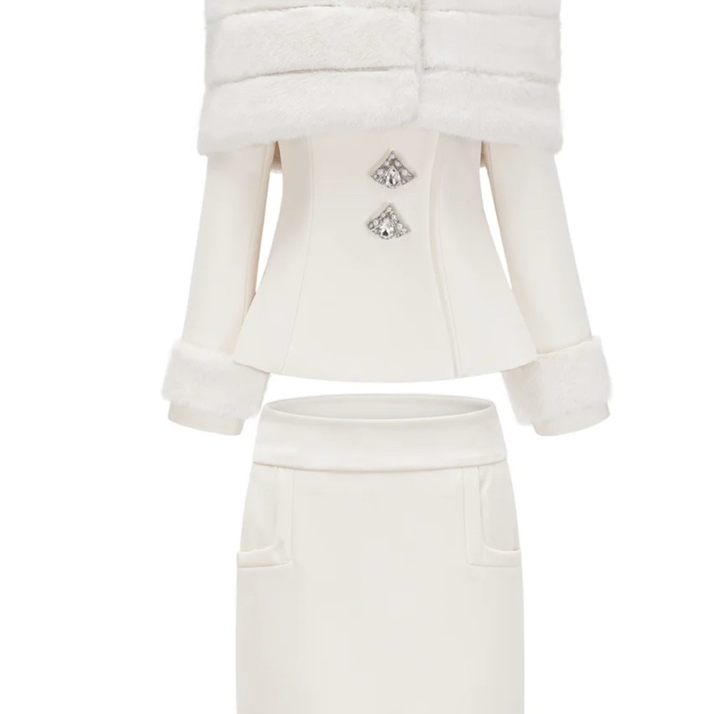 Elegant White Two-Piece Set with Faux Fur Trim